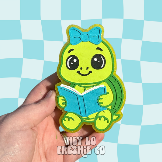 Reading Turtle (Scent: Cotton Candy Dreams)