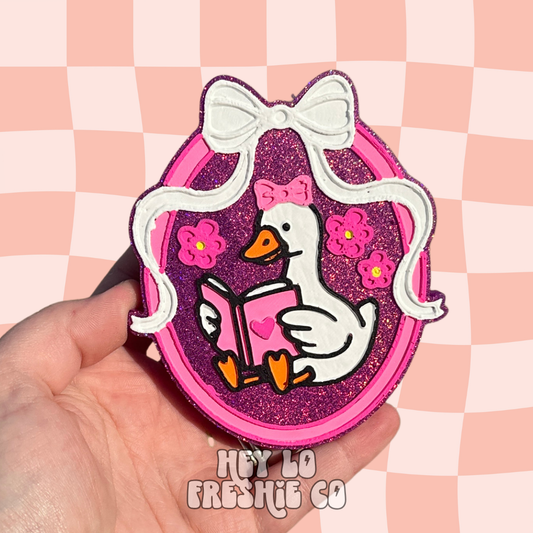 Bookish Goose (Scent: Strawberry Margarita)